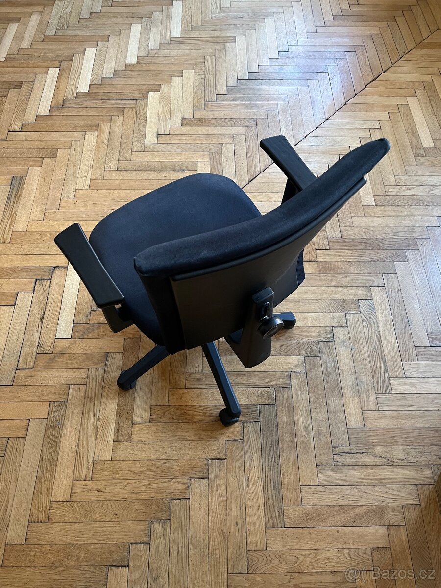 ČERNÁ KANCELÁŘSKÁ ŽIDLE - 2