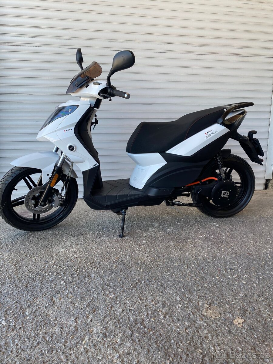 DAYTONA VERSUS 125e Elektro skútr BÍLÁ Nový - 2