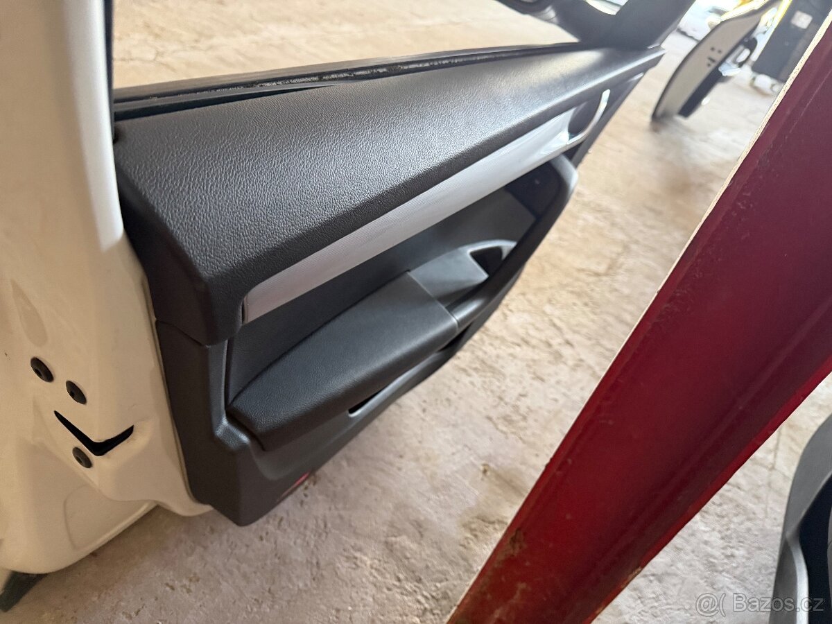 Škoda Octavia 3 combi-levé přední dveře - 2