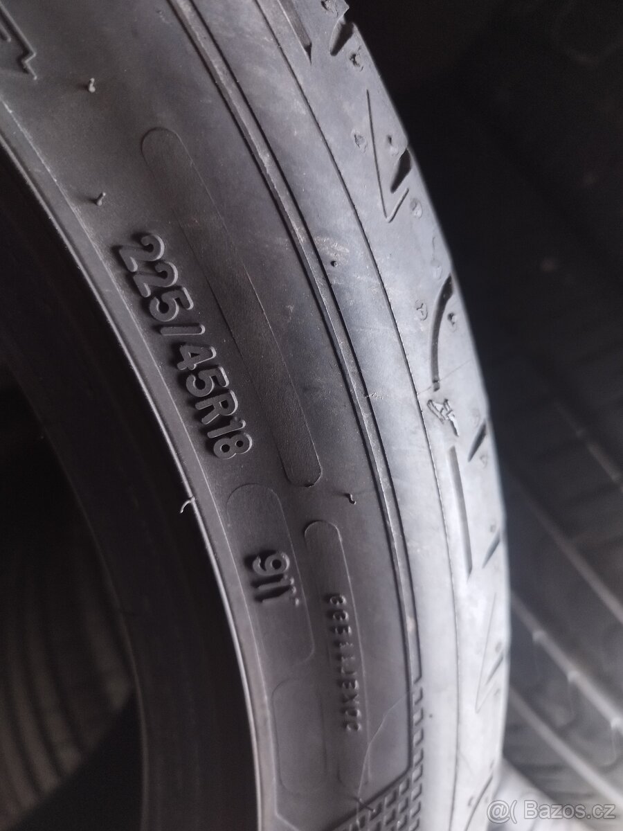 2 LETNÍ GOODYEAR 225/45 R18 - PĚKNÉ - 2