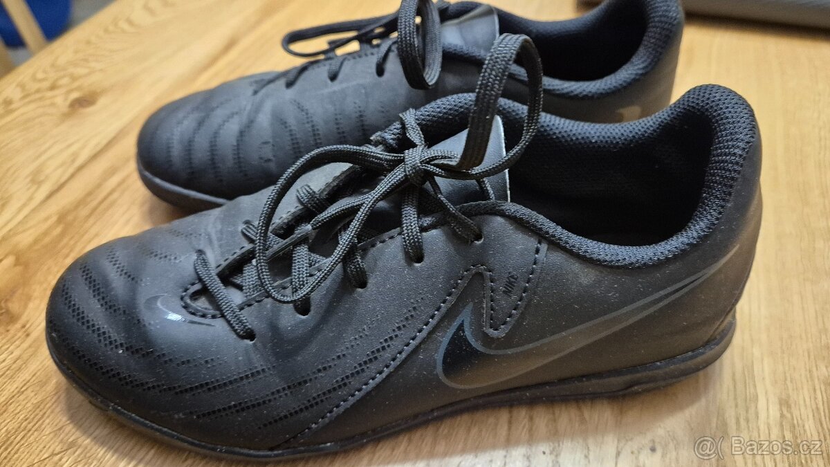 Sálovky Nike vel. 35 - 2