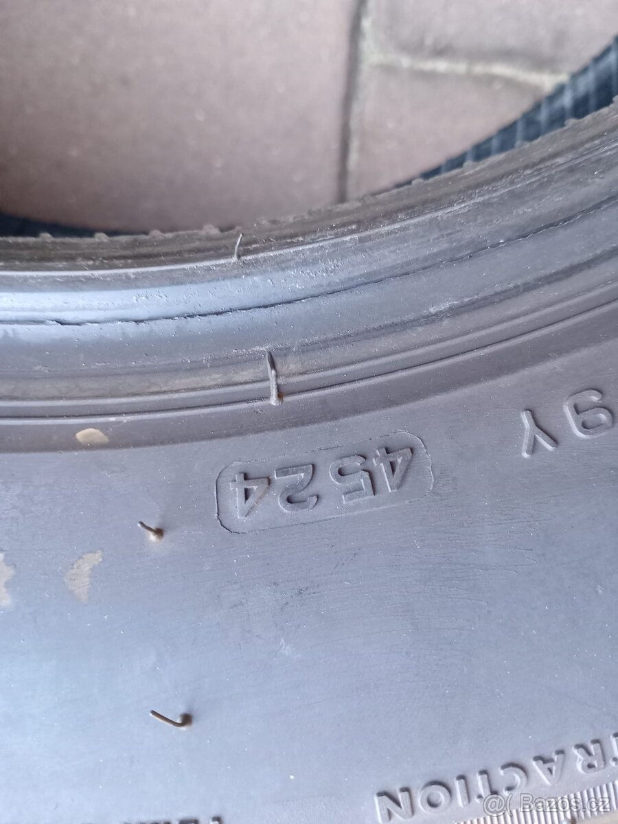 Pneu 205/60 R16 - 2