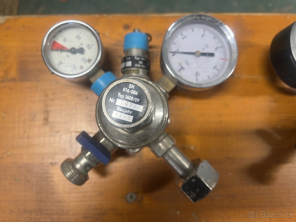 Prodám redukční ventily na CO2 a Biogon - 2