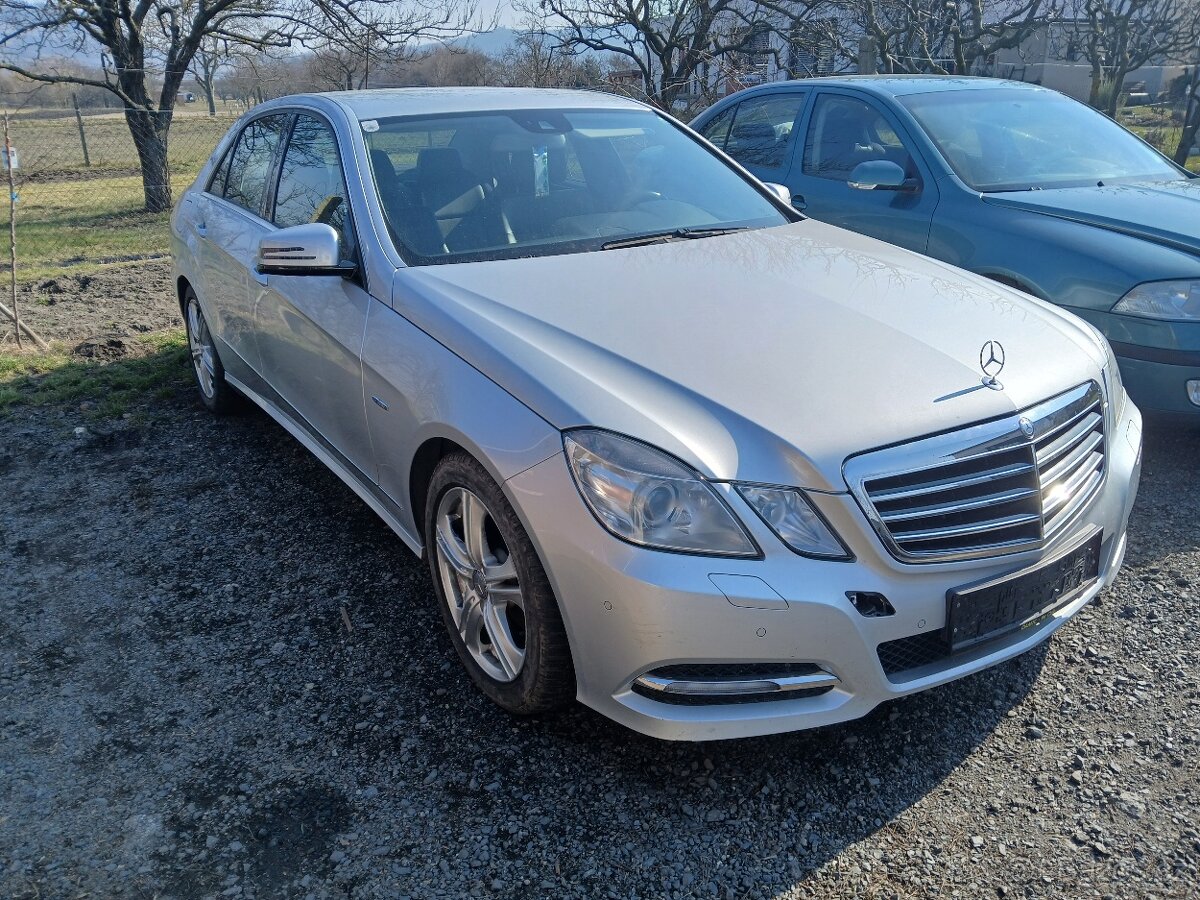 Mercedes Benz - 2