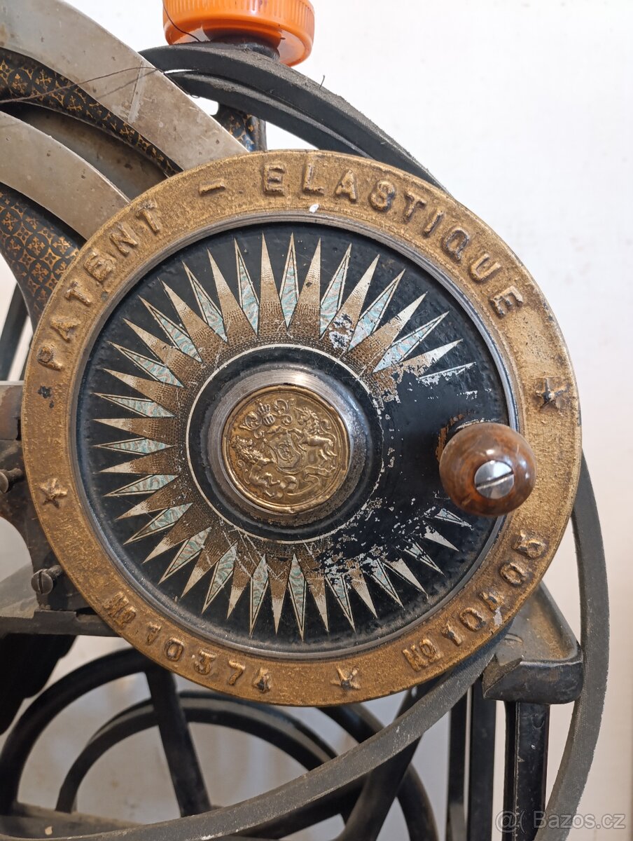 Historický Šicí Stroj - 2