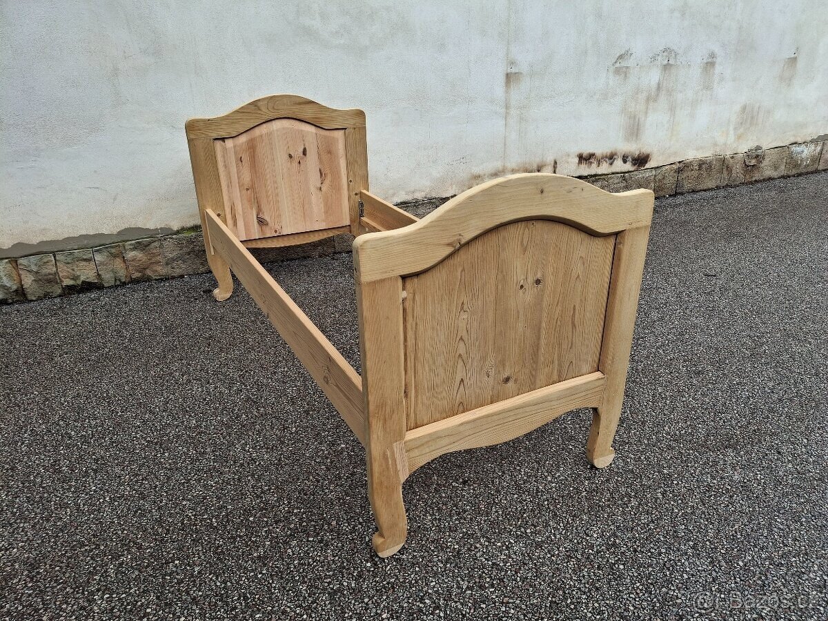 STAROŽITNÁ POSTEL PO CELKOVÉ RENOVACI - 2