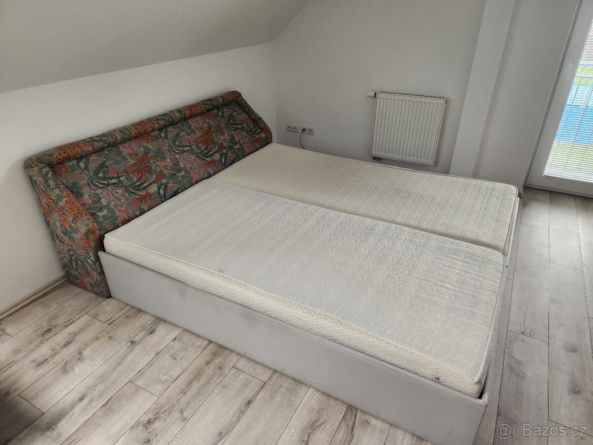 Manželská postel s matracemi - 2