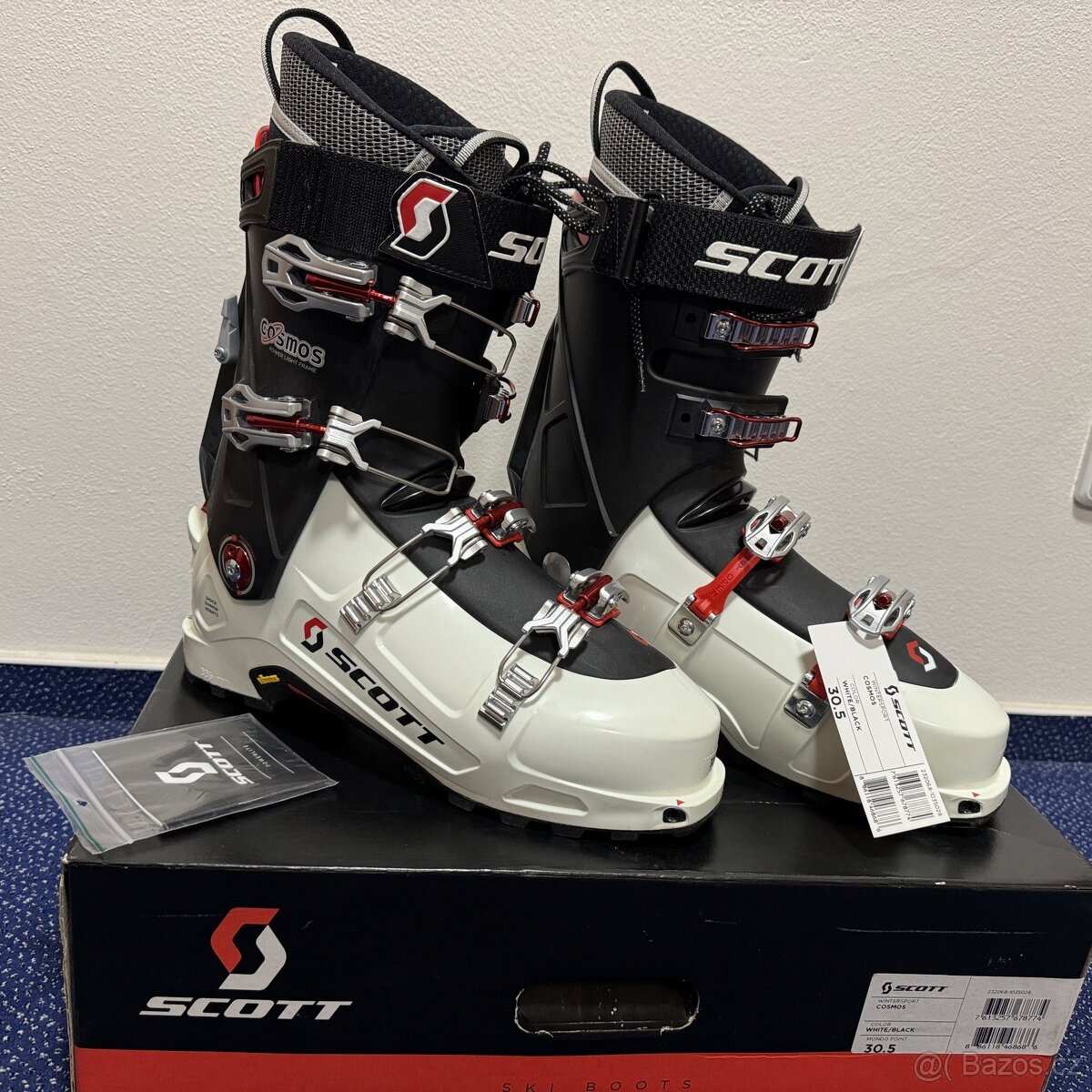 Scott Cosmos (white/black) MONDO 305 - 2