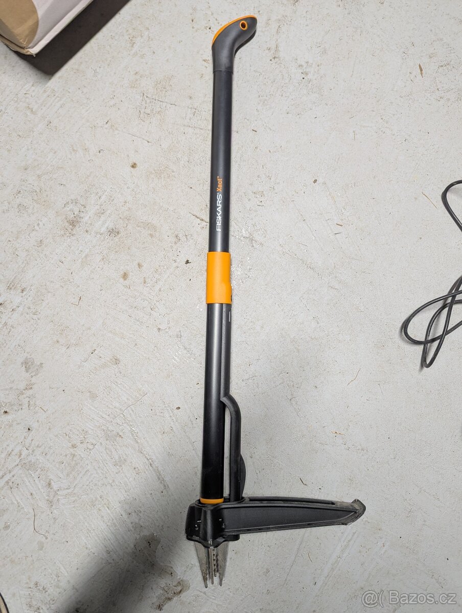 Vretenova sekacka BOSH + odstranovac plevele fiskars - 2