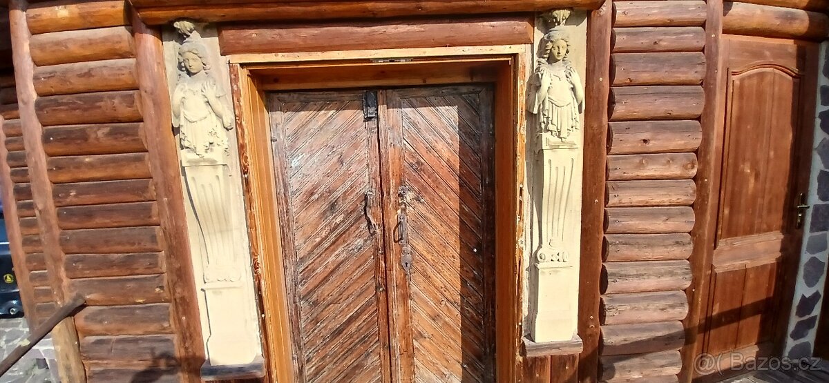 Staré dřevěné dboukřídlé dveře - 2