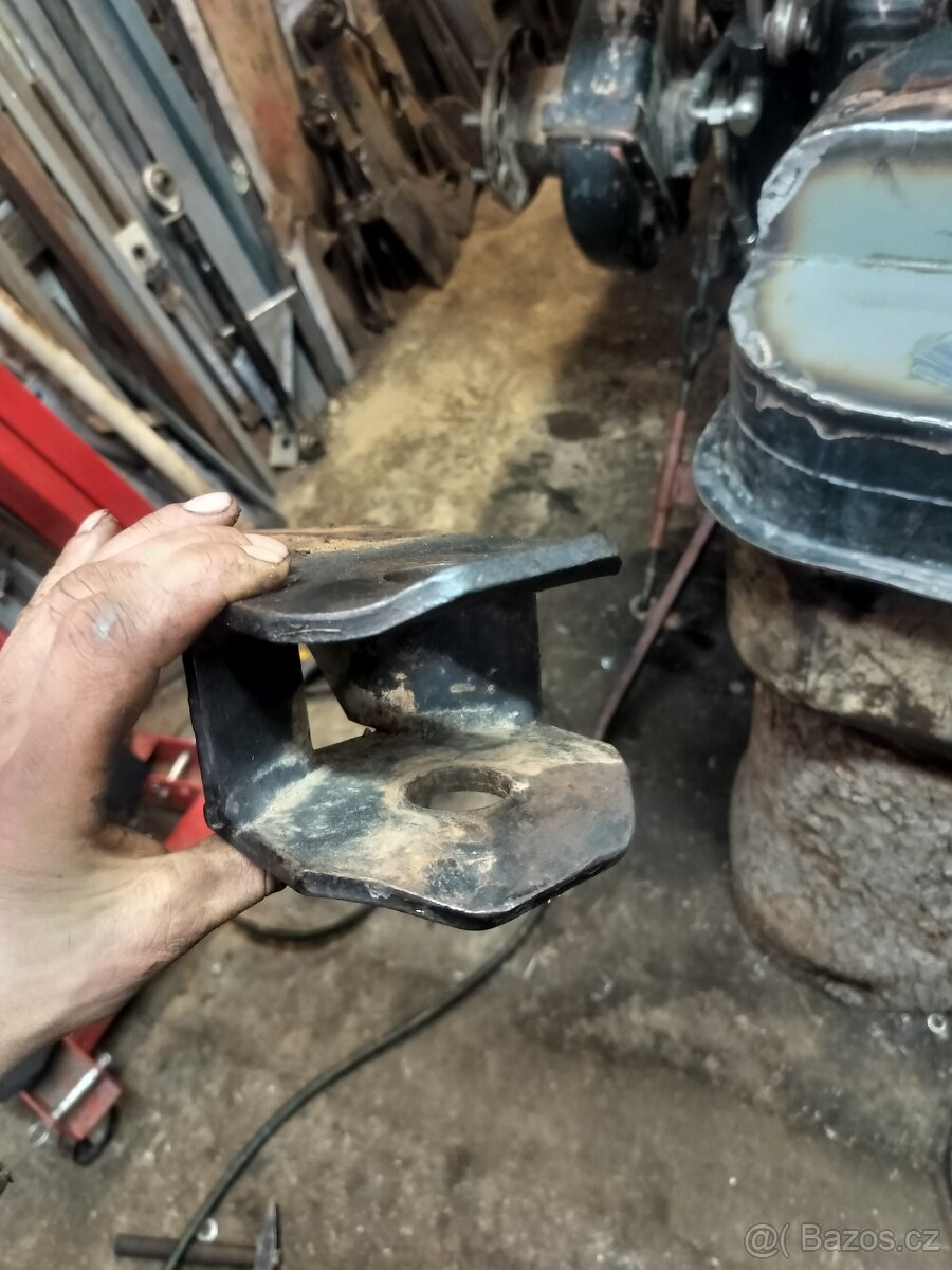 Zavěs Zetor predni - 2