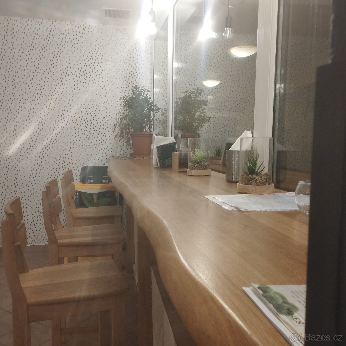 Barový stůl +barové židle - 2