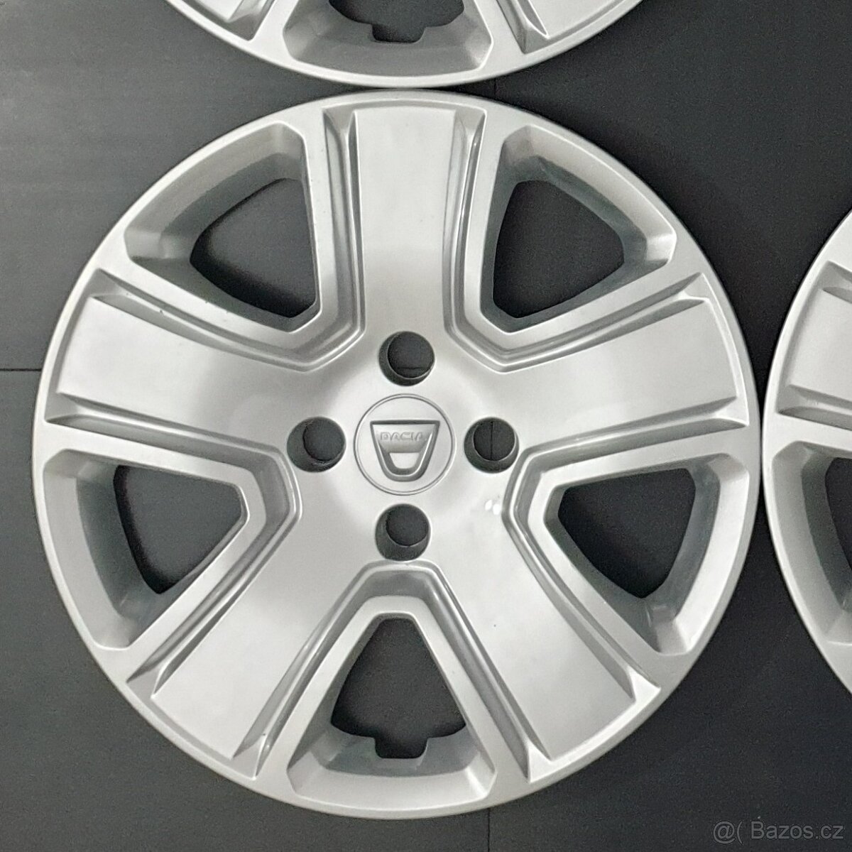 Poklice Dacia 15" ORIGINÁLNÍ č. D12 - 2