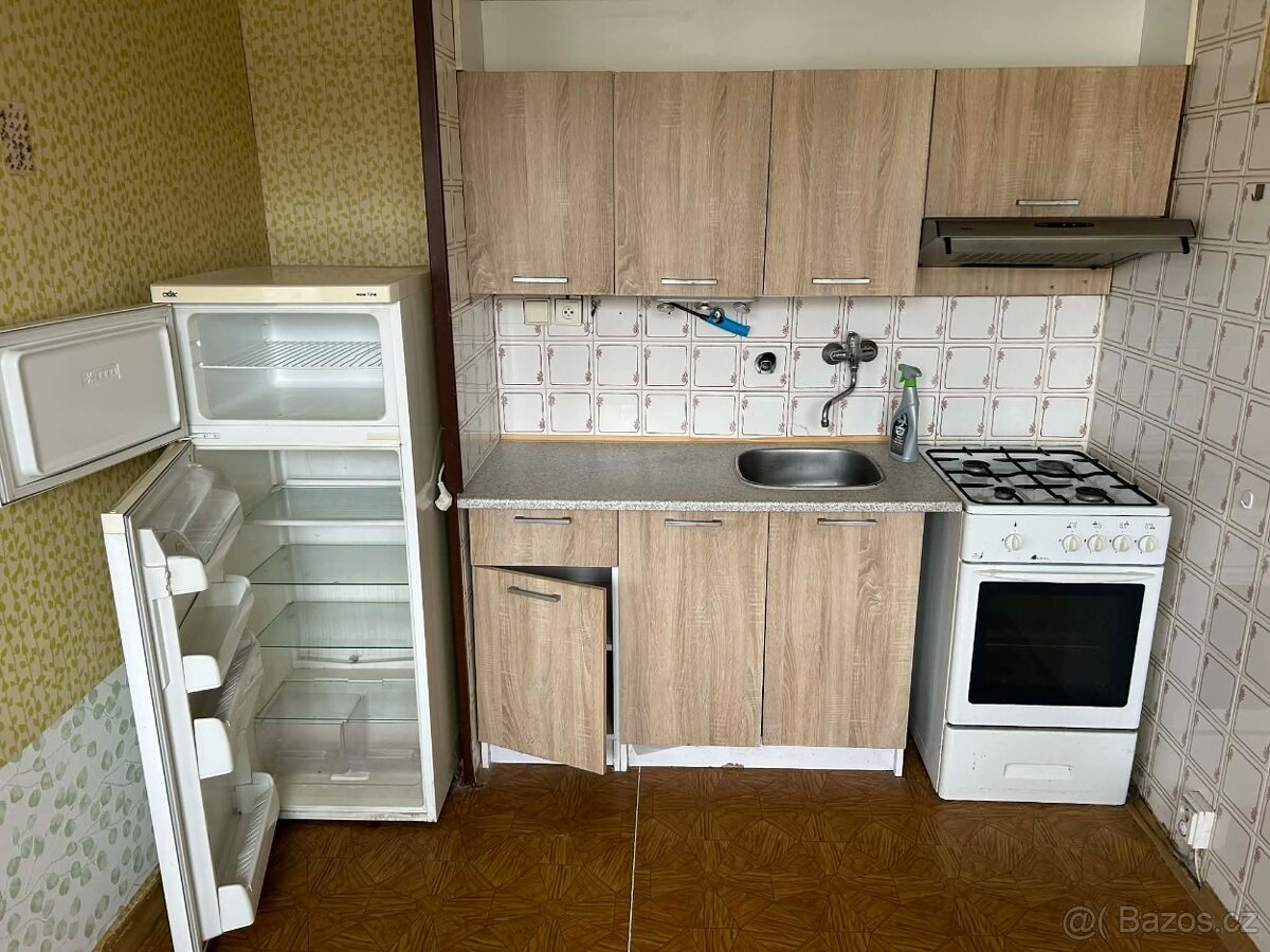 Kuchyňská linka + sporák - 2