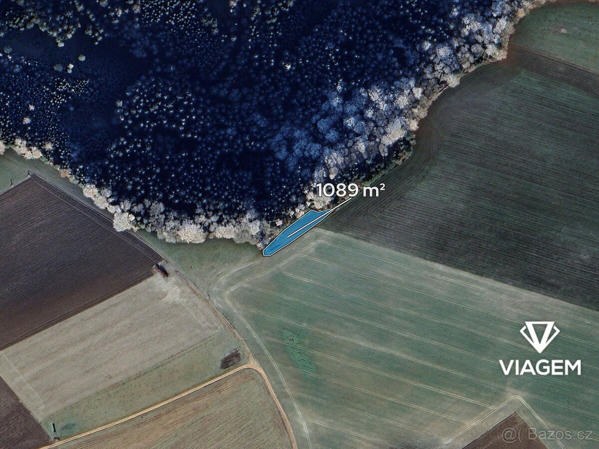 Pole 1 089 m² - 2