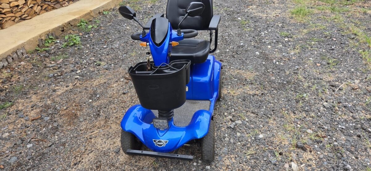 ZÁNOVNÍ ELEKTRICKÝ VOZÍK HECHT – MODRÝ, NOVÁ NABÍJEČKA – TOP