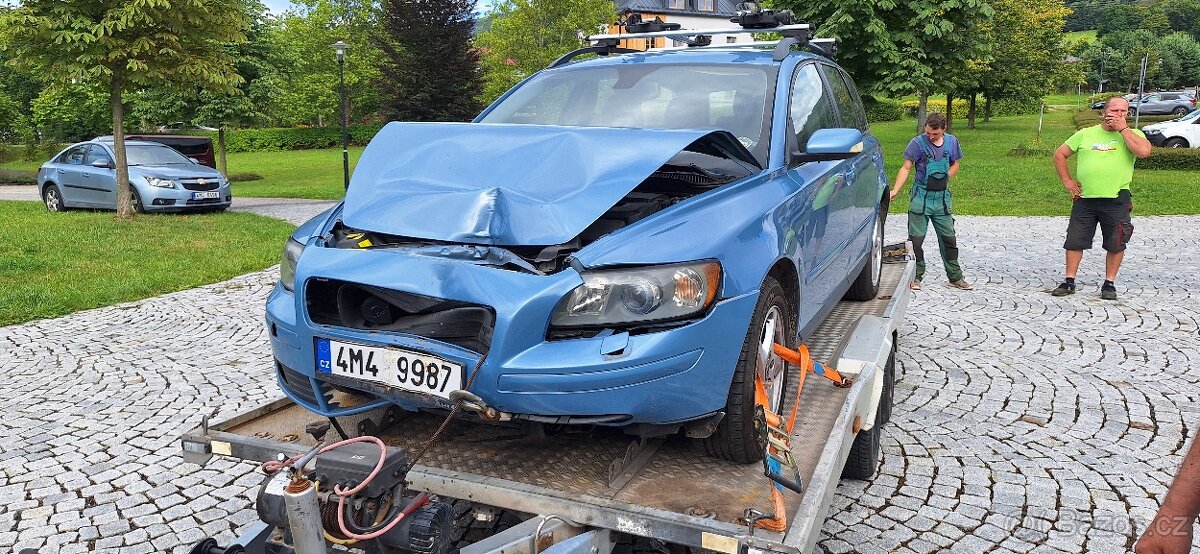Prodám Volvo V50 na opravu, nebo díly - 2