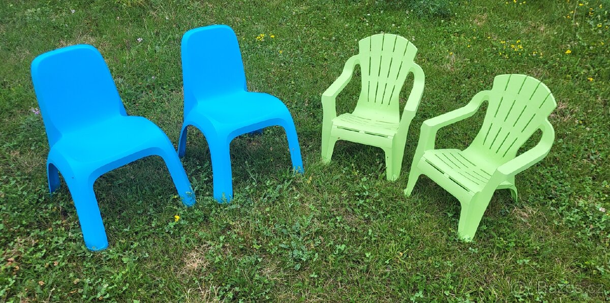 dětský plastový stoleček + dětské židličky - 2