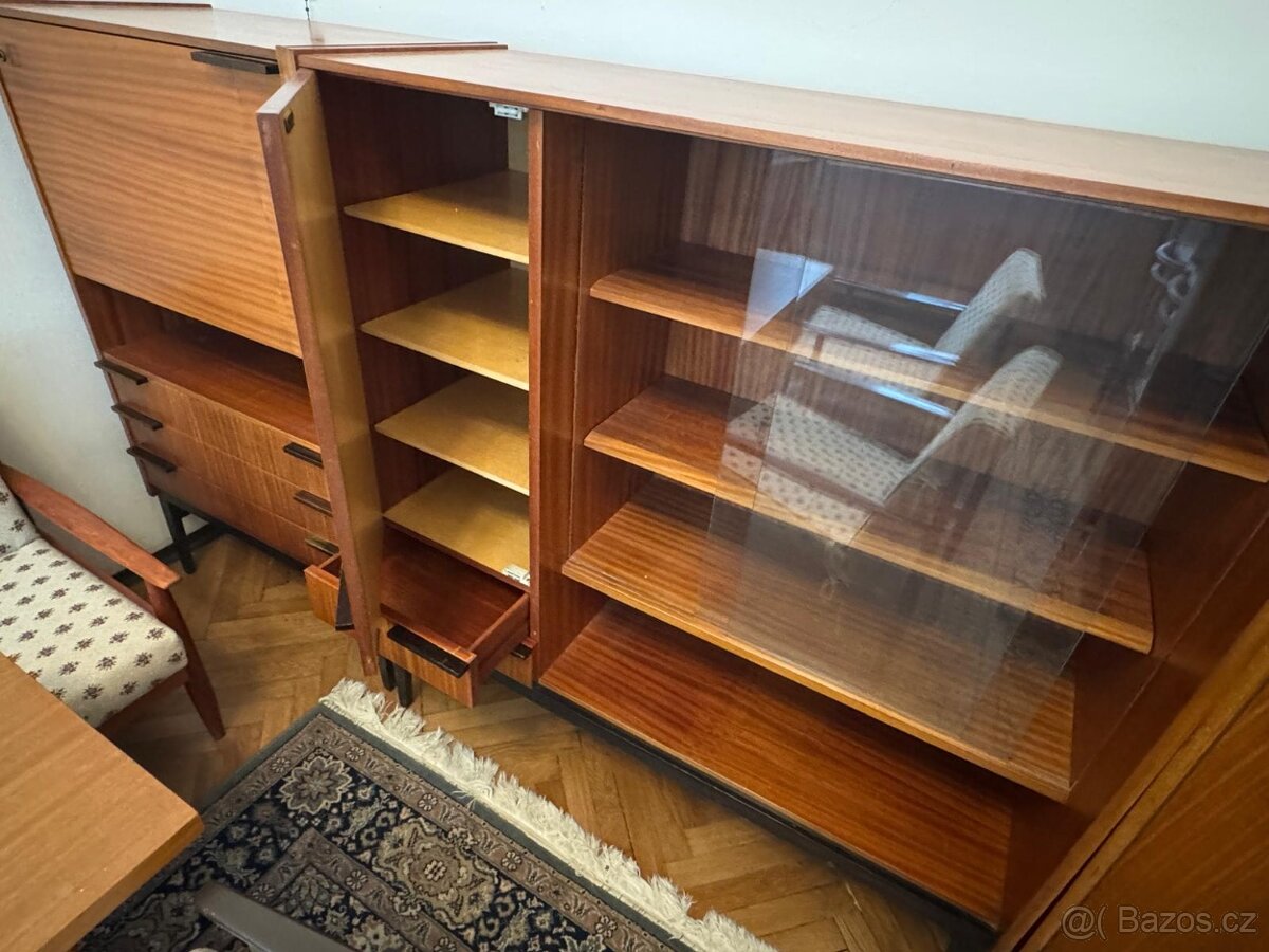 retro nábytek ze 70. let - 2