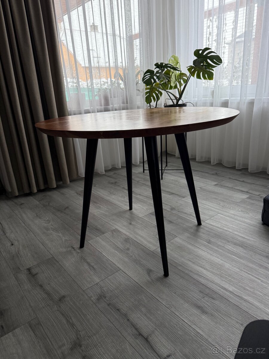 Jídelní stůl masív akácie - 2