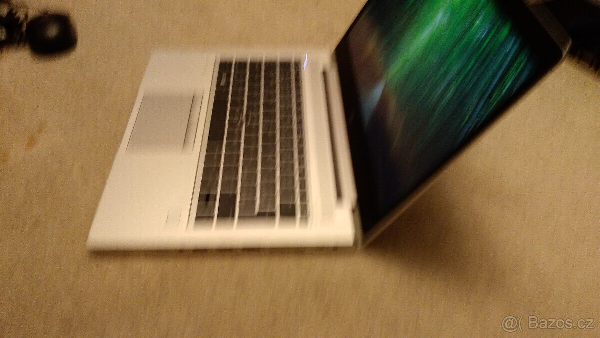 Prodám výkonný Hewlett-Packard Elitebook 735G6+dock+brašna - 2