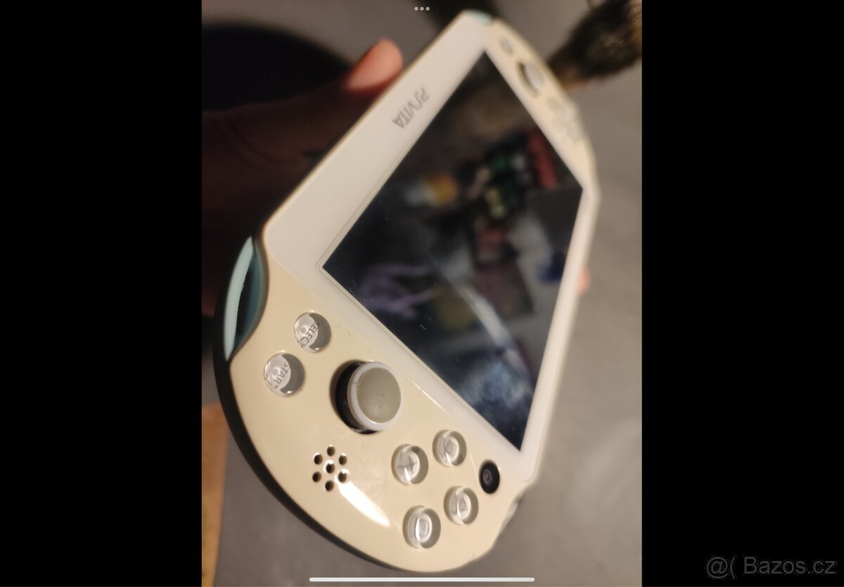 PS Vita 2000 slim - 2