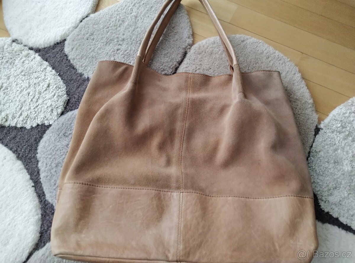 Béžová semišová kožená shoperka - 2