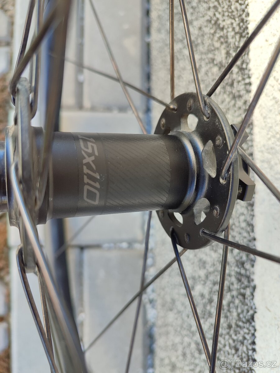 Přední a zadní kolo Specialized. - 2