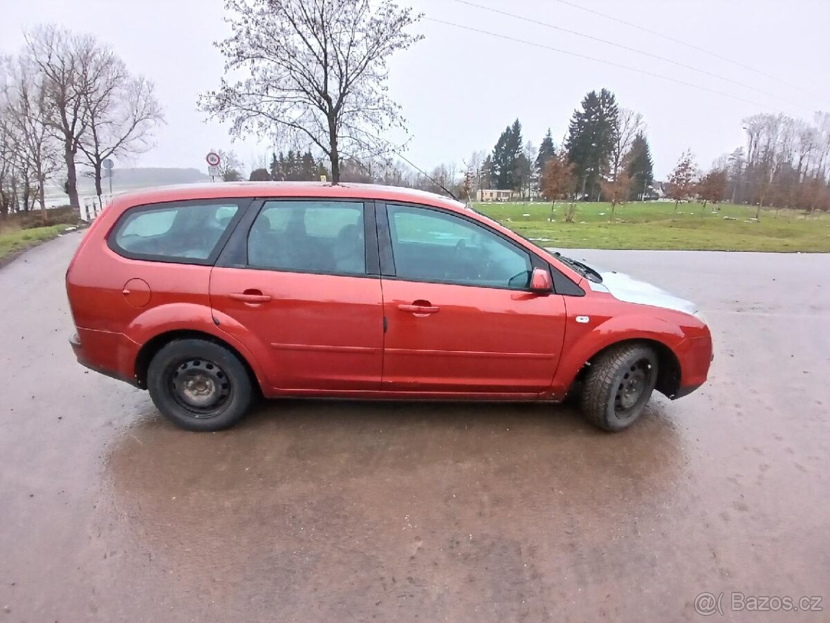 Ford Focus kombi 1,6 ;74KW,benzín,r.v 2007 - 2