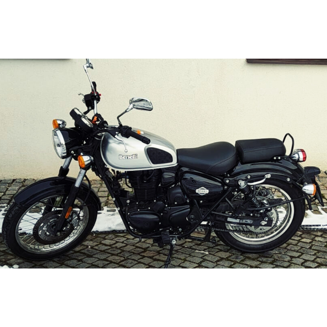 BENELLI - IMPERIALE 400 - STŘÍBRNÁ - PŘEDVÁDĚCÍ - 2