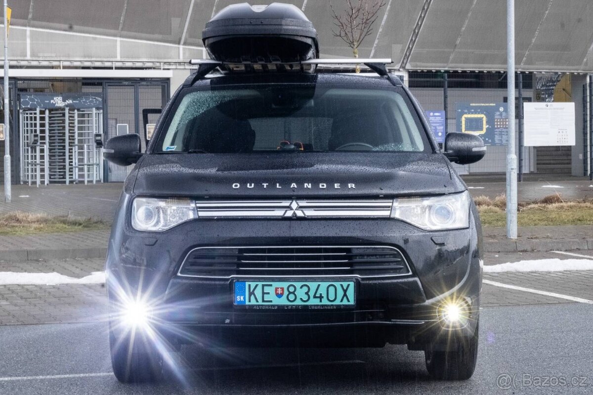 Mitsubishi Outlander 2.0 PHEV 4WD (2013) - 2