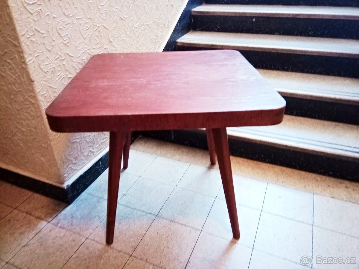 Starožitný stolek k renovaci - 2