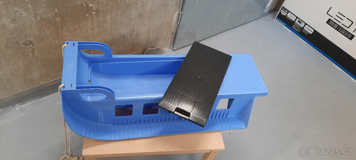 P: Dětské plastové sáňky - 2