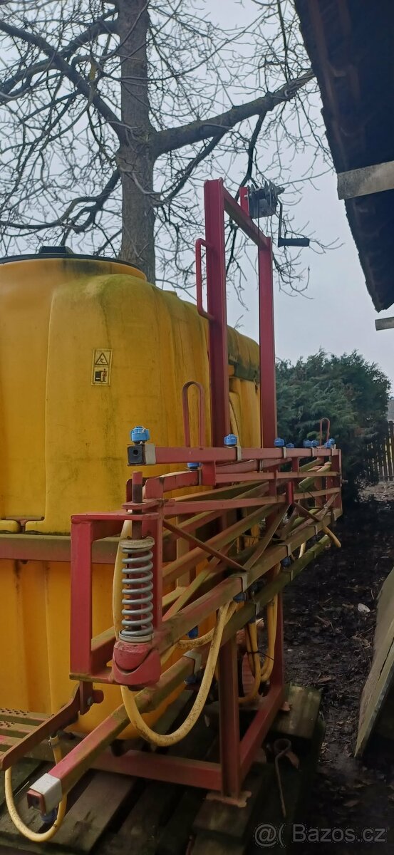Nesený postřikovač 800 litrů - 2