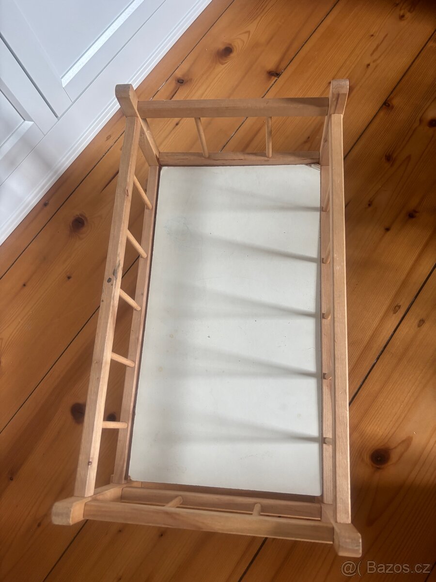 Dřevěná kolébka pro panenky - 2