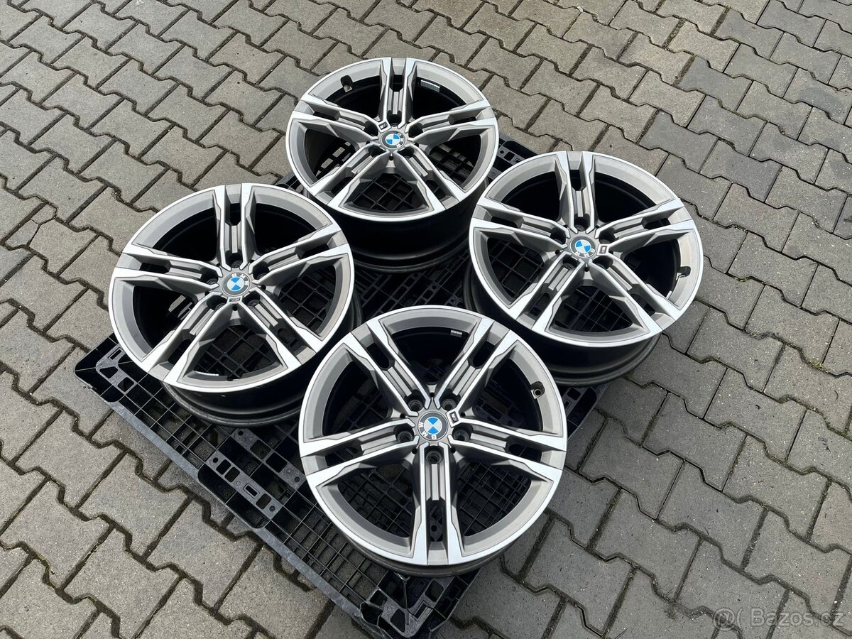 BMW 1 ,,M" kola 18" - 2