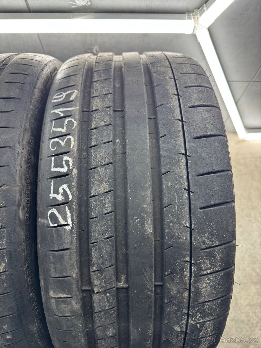 LETNÍ PNEU 255/35/19 - 2