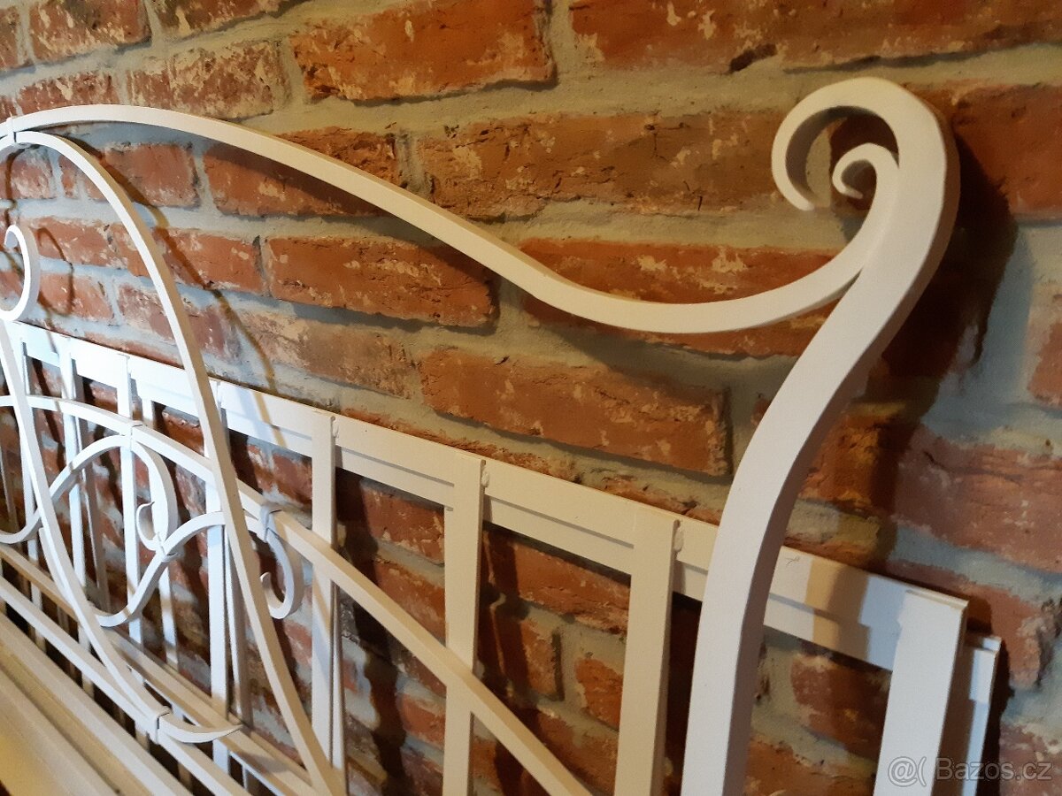 bila kovana kovova postel, umelecke kovarstvi 180x200 - 2