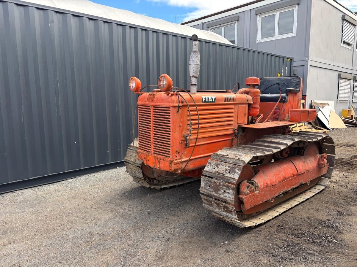 Pásový traktor Fiat 70C - 2