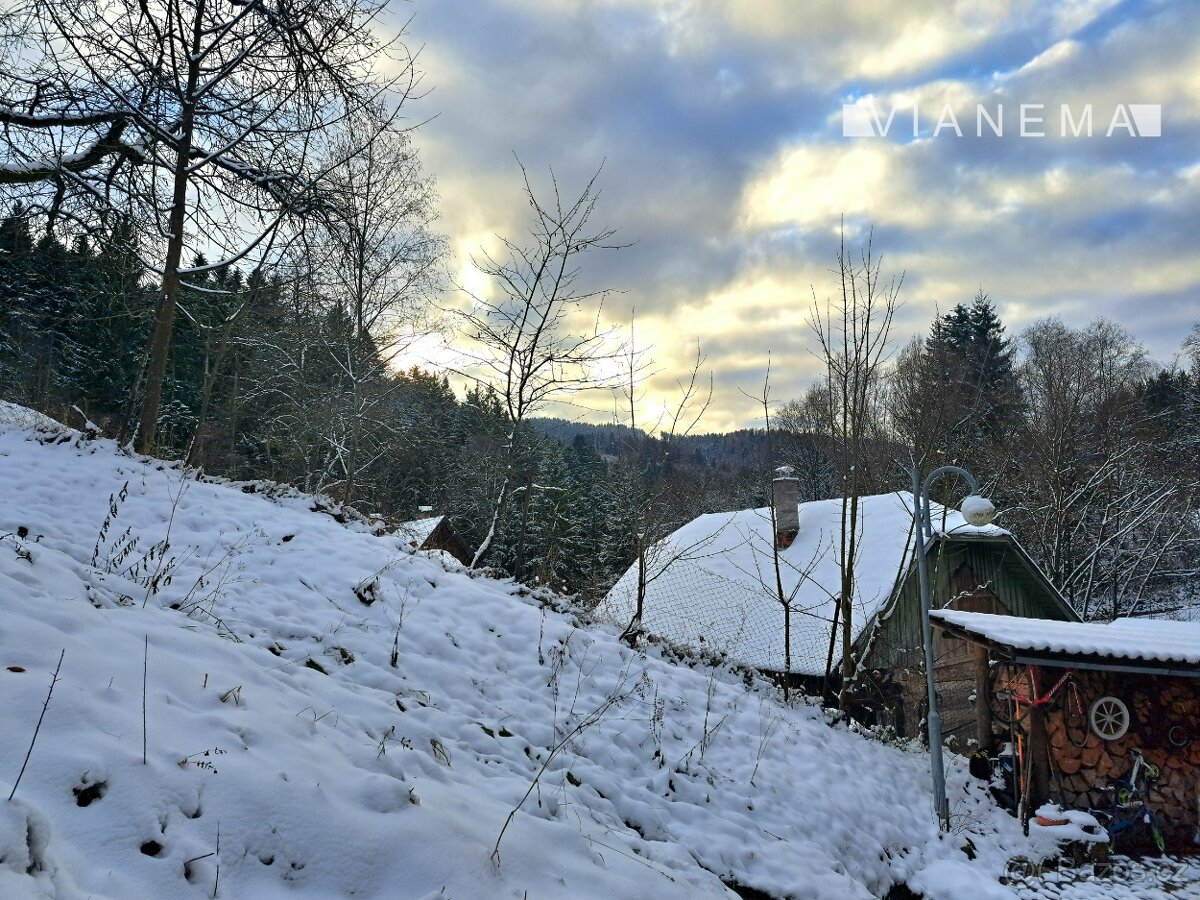 POUZE U NÁS Stavební pozemek s výhledem-SKI Čertov - 2