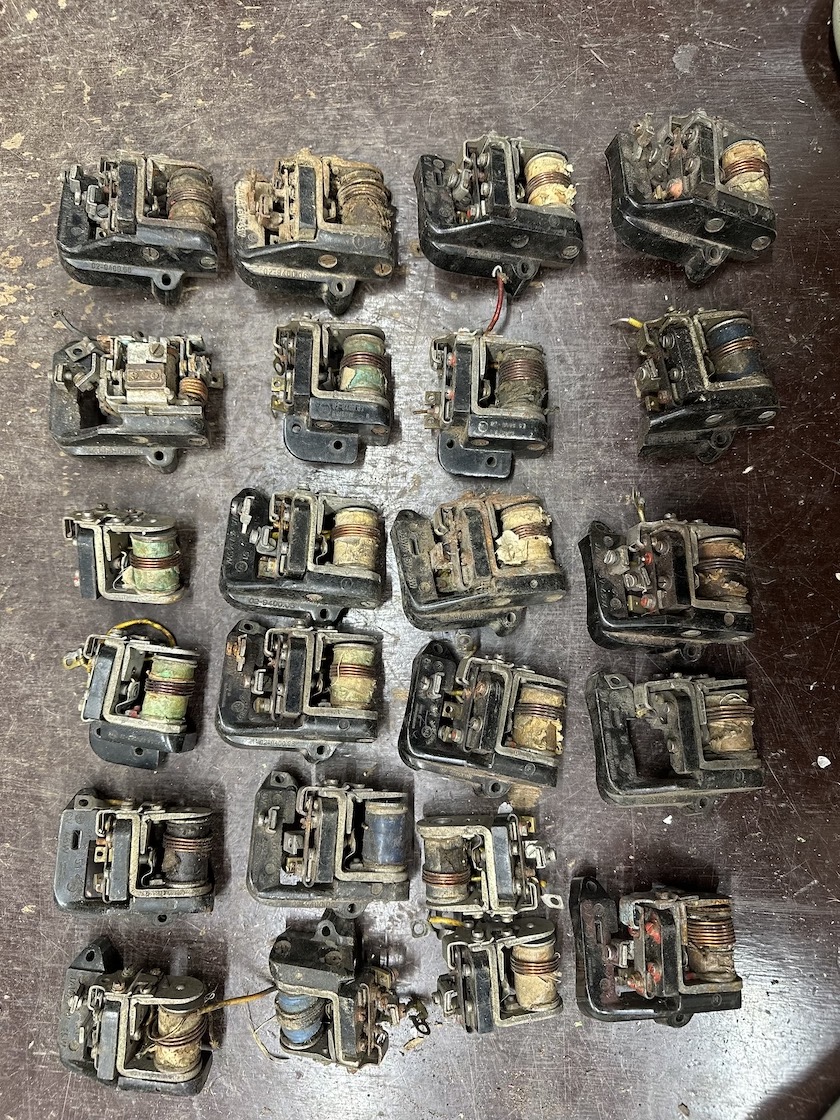 Predám regulátor napatí k zapalovani JAWA ČZ 175 250 350 - 2