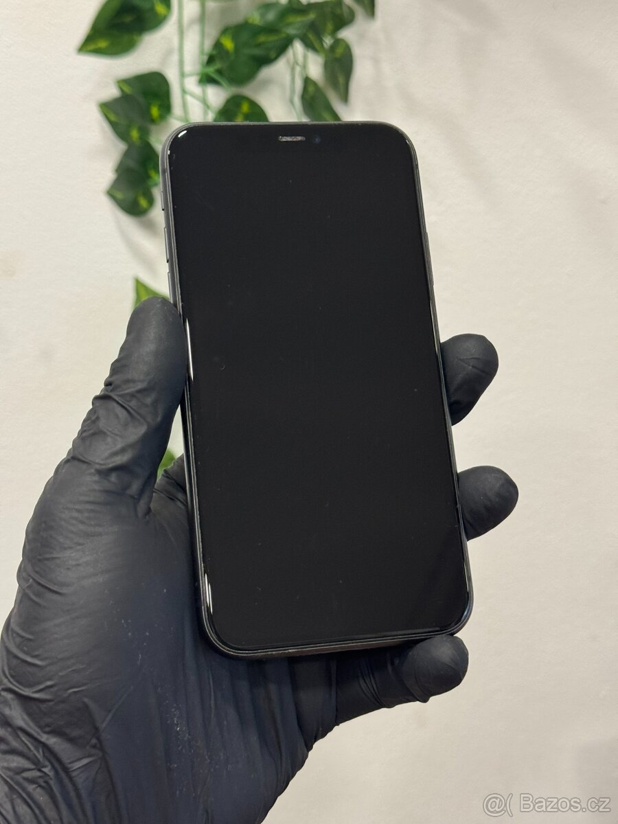 iPhone 11 64GB černý - 2