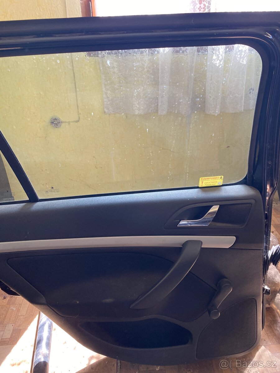 Škoda Octavia 2 zadní dveře - 2