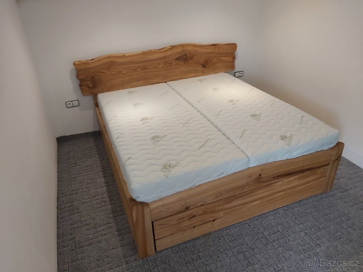 Postel z masivu s přírodní hranou - 2