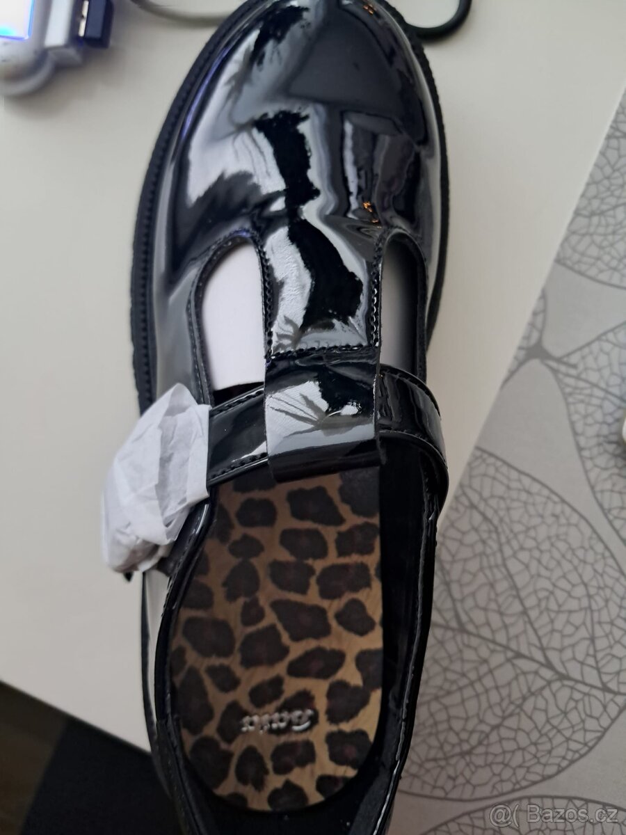 Černé lakované baleríny vel 35 - 2