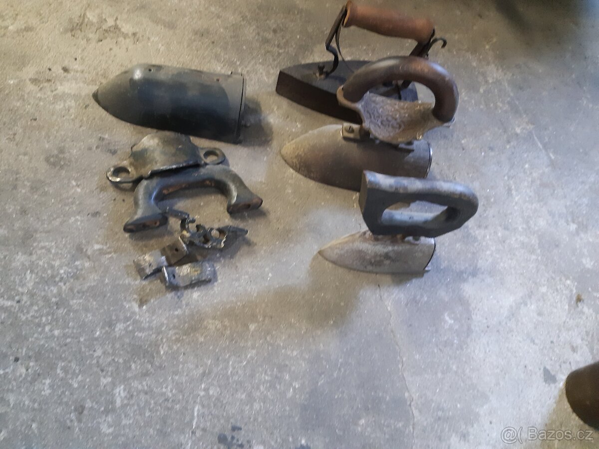 Prodám starožitné žehličky. - 2