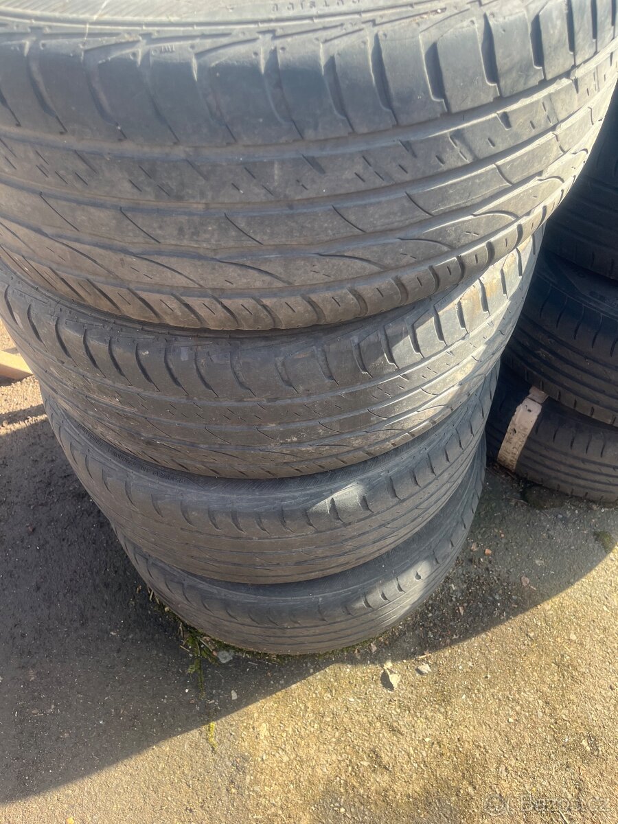 Ford Galaxy disky+ pneu 215/55R16 93V - 2