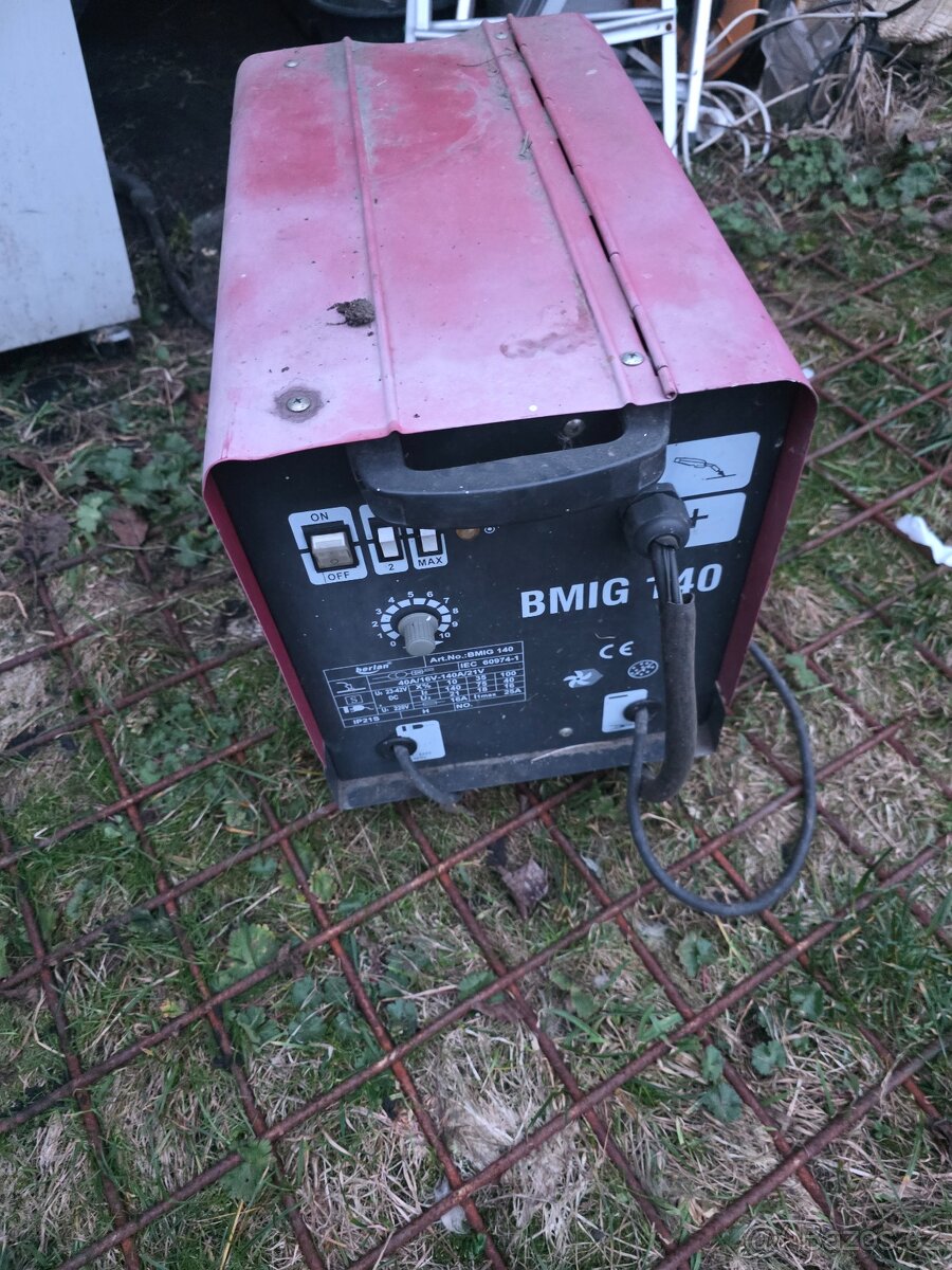 Středne velka svařečka BMÍG 140 - 2