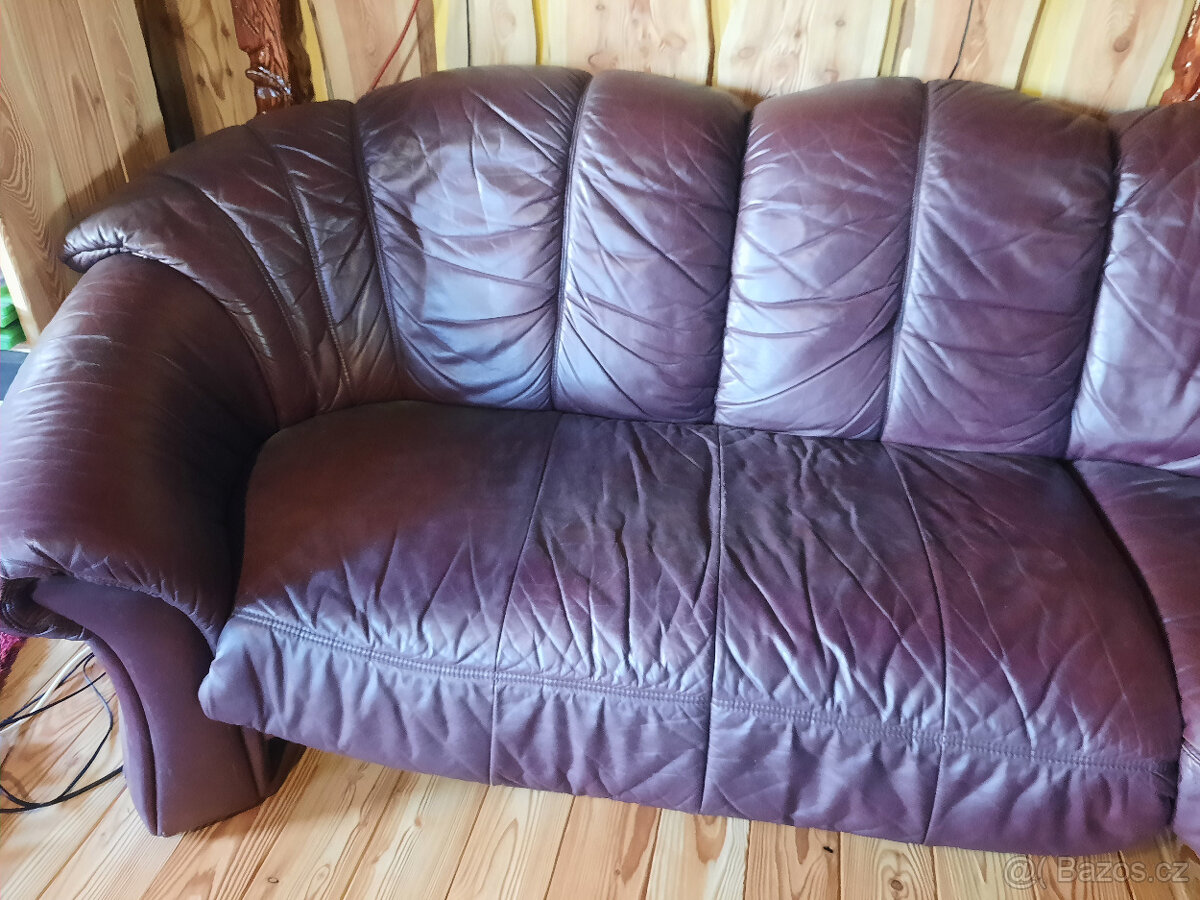 Celokožený gauč + taburet rudé barvy - 2