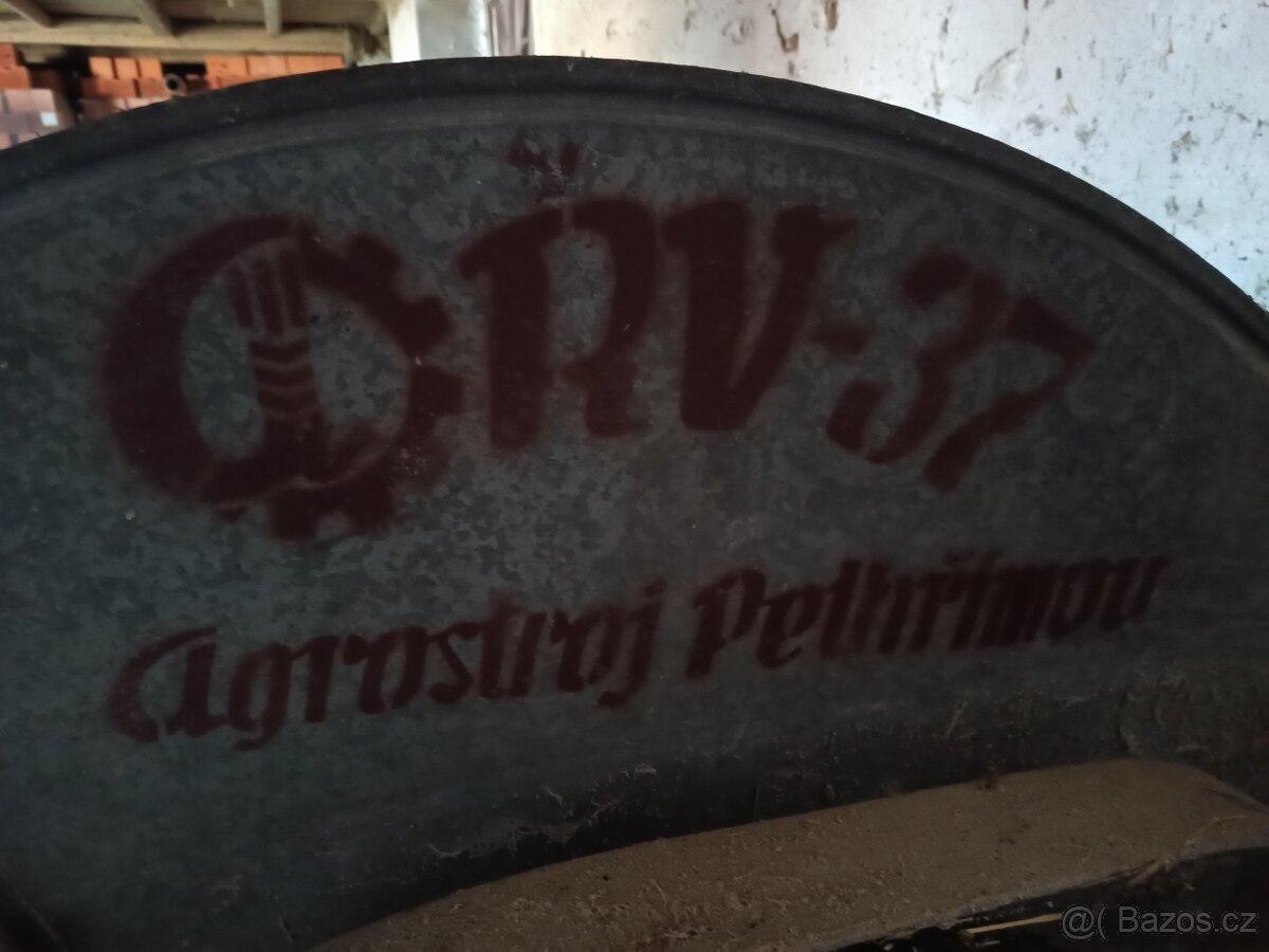 Historická řezačka píce, slámy - 2